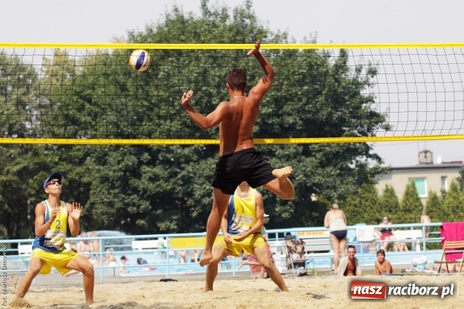 Zdjęcie w galerii na portalu naszraciborz.pl: Rozegrali Mistrzostwa Raciborza w siatkówce plażowej chłopców  wiadomości z regionu