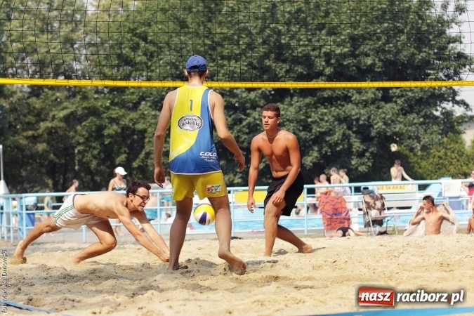 Zdjęcie w galerii na portalu naszraciborz.pl: Rozegrali Mistrzostwa Raciborza w siatkówce plażowej chłopców  wiadomości z regionu