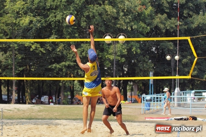 Zdjęcie w galerii na portalu naszraciborz.pl: Rozegrali Mistrzostwa Raciborza w siatkówce plażowej chłopców  wiadomości z regionu