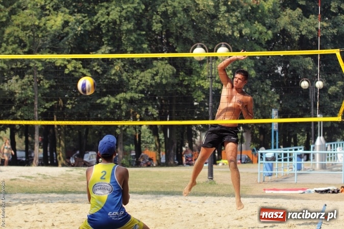 Zdjęcie w galerii na portalu naszraciborz.pl: Rozegrali Mistrzostwa Raciborza w siatkówce plażowej chłopców  wiadomości z regionu