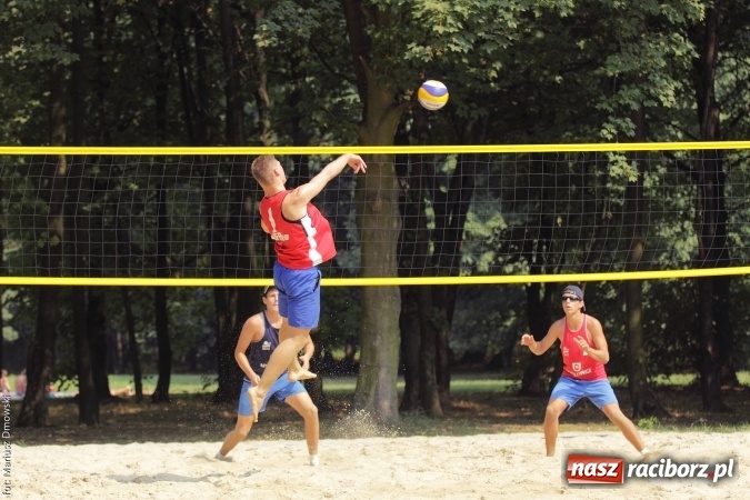 Zdjęcie w galerii na portalu naszraciborz.pl: Rozegrali Mistrzostwa Raciborza w siatkówce plażowej chłopców  wiadomości z regionu