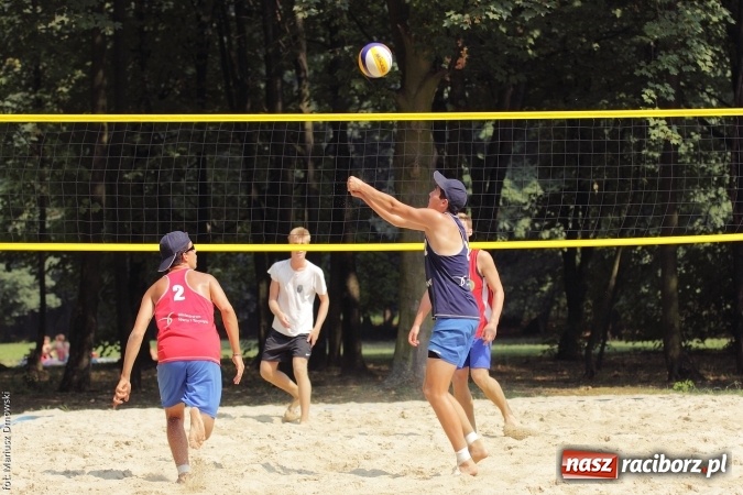Zdjęcie w galerii na portalu naszraciborz.pl: Rozegrali Mistrzostwa Raciborza w siatkówce plażowej chłopców  wiadomości z regionu