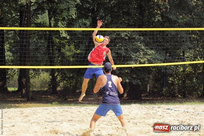 Zdjęcie w galerii na portalu naszraciborz.pl: Rozegrali Mistrzostwa Raciborza w siatkówce plażowej chłopców  wiadomości z regionu