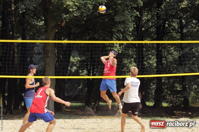 Zdjęcie w galerii na portalu naszraciborz.pl: Rozegrali Mistrzostwa Raciborza w siatkówce plażowej chłopców  wiadomości z regionu