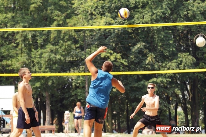 Zdjęcie w galerii na portalu naszraciborz.pl: Rozegrali Mistrzostwa Raciborza w siatkówce plażowej chłopców  wiadomości z regionu