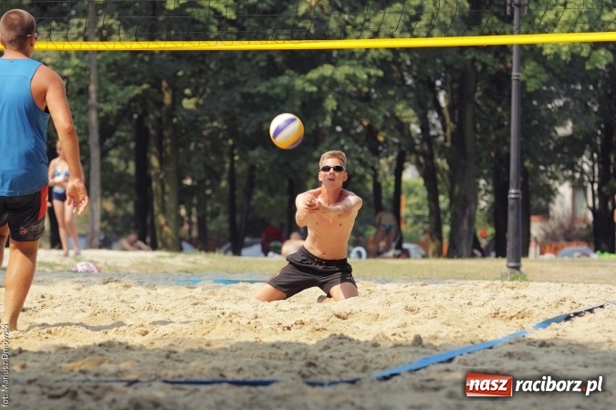 Zdjęcie w galerii na portalu naszraciborz.pl: Rozegrali Mistrzostwa Raciborza w siatkówce plażowej chłopców  wiadomości z regionu