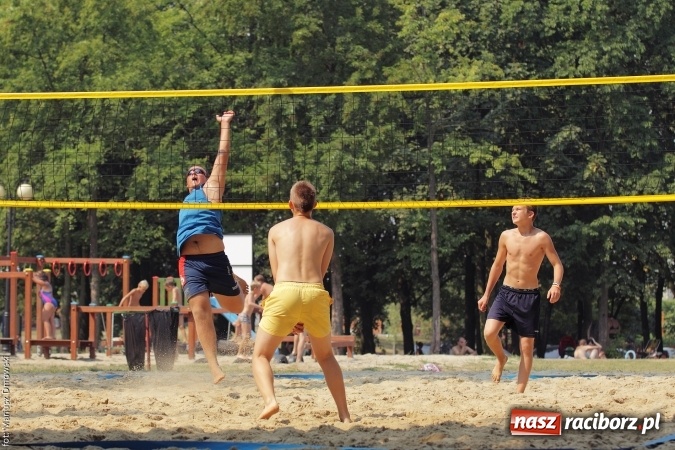 Zdjęcie w galerii na portalu naszraciborz.pl: Rozegrali Mistrzostwa Raciborza w siatkówce plażowej chłopców  wiadomości z regionu