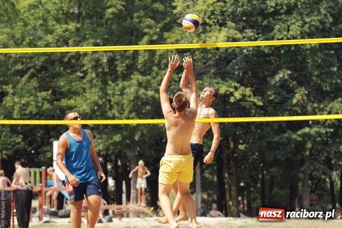 Zdjęcie w galerii na portalu naszraciborz.pl: Rozegrali Mistrzostwa Raciborza w siatkówce plażowej chłopców  wiadomości z regionu