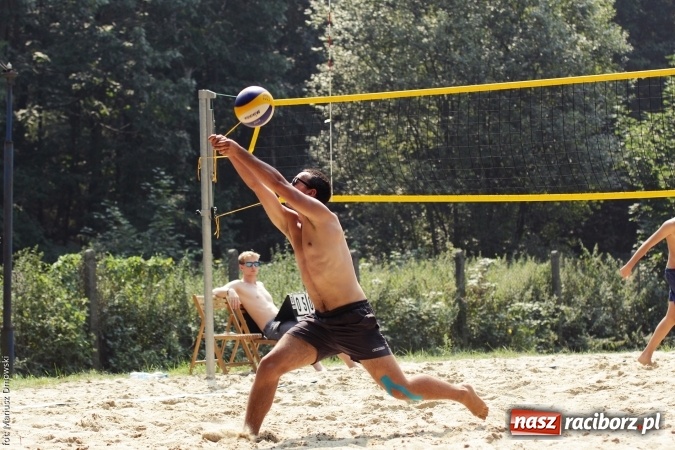 Zdjęcie w galerii na portalu naszraciborz.pl: Rozegrali Mistrzostwa Raciborza w siatkówce plażowej chłopców  wiadomości z regionu