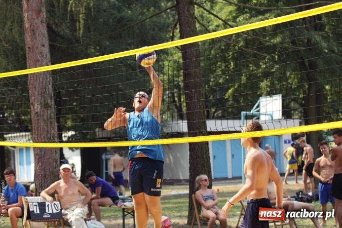 Zdjęcie w galerii na portalu naszraciborz.pl: Rozegrali Mistrzostwa Raciborza w siatkówce plażowej chłopców  wiadomości z regionu