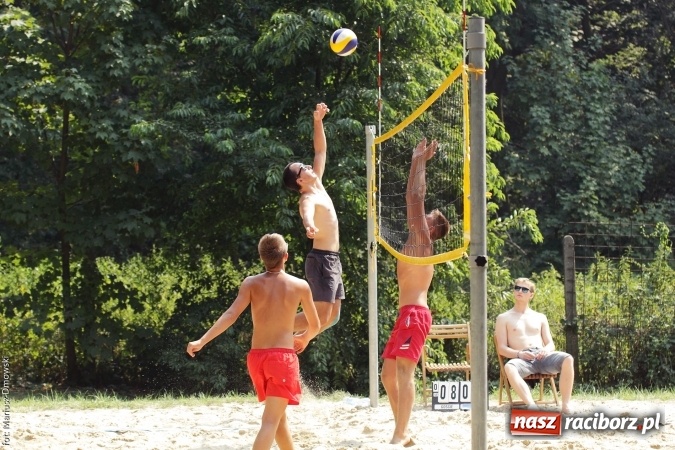 Zdjęcie w galerii na portalu naszraciborz.pl: Rozegrali Mistrzostwa Raciborza w siatkówce plażowej chłopców  wiadomości z regionu