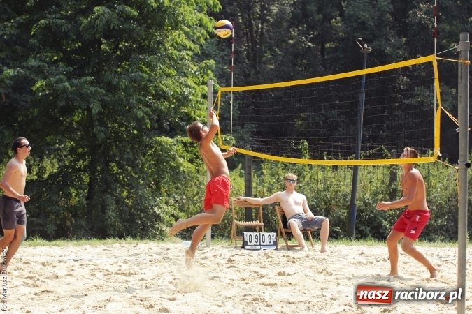 Zdjęcie w galerii na portalu naszraciborz.pl: Rozegrali Mistrzostwa Raciborza w siatkówce plażowej chłopców  wiadomości z regionu