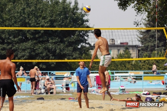 Zdjęcie w galerii na portalu naszraciborz.pl: Rozegrali Mistrzostwa Raciborza w siatkówce plażowej chłopców  wiadomości z regionu
