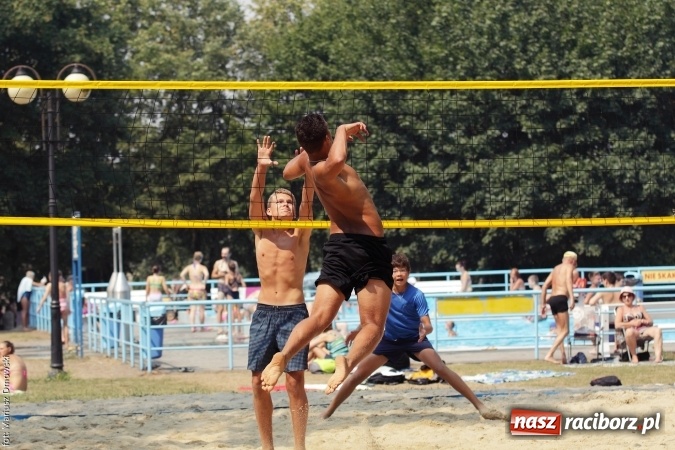 Zdjęcie w galerii na portalu naszraciborz.pl: Rozegrali Mistrzostwa Raciborza w siatkówce plażowej chłopców  wiadomości z regionu