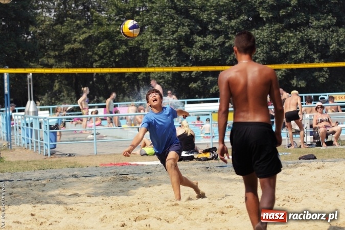 Zdjęcie w galerii na portalu naszraciborz.pl: Rozegrali Mistrzostwa Raciborza w siatkówce plażowej chłopców  wiadomości z regionu