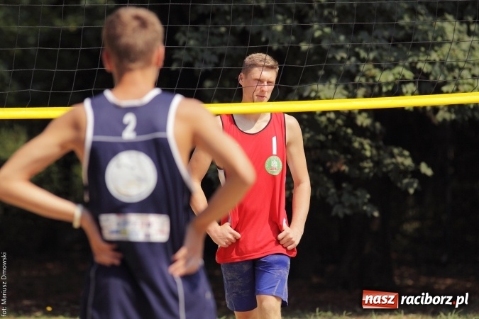 Zdjęcie w galerii na portalu naszraciborz.pl: Rozegrali Mistrzostwa Raciborza w siatkówce plażowej chłopców  wiadomości z regionu