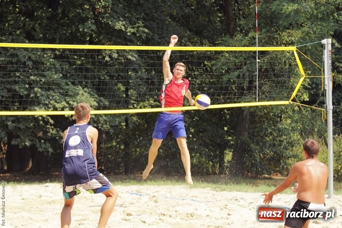 Zdjęcie w galerii na portalu naszraciborz.pl: Rozegrali Mistrzostwa Raciborza w siatkówce plażowej chłopców  wiadomości z regionu