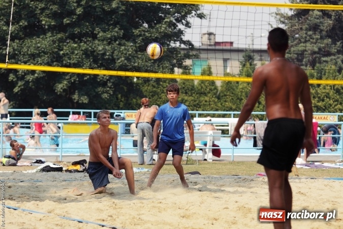 Zdjęcie w galerii na portalu naszraciborz.pl: Rozegrali Mistrzostwa Raciborza w siatkówce plażowej chłopców  wiadomości z regionu