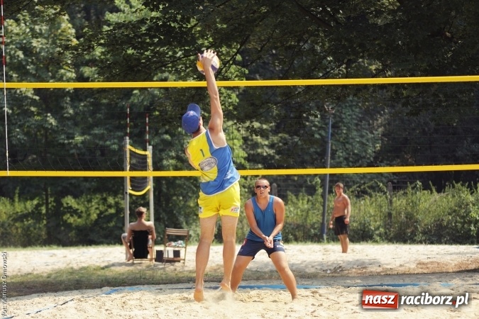 Zdjęcie w galerii na portalu naszraciborz.pl: Rozegrali Mistrzostwa Raciborza w siatkówce plażowej chłopców  wiadomości z regionu