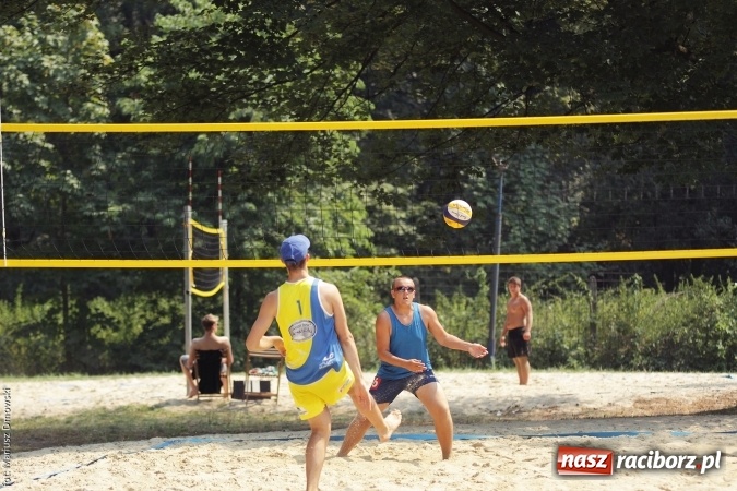 Zdjęcie w galerii na portalu naszraciborz.pl: Rozegrali Mistrzostwa Raciborza w siatkówce plażowej chłopców  wiadomości z regionu