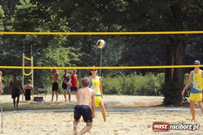 Zdjęcie w galerii na portalu naszraciborz.pl: Rozegrali Mistrzostwa Raciborza w siatkówce plażowej chłopców  wiadomości z regionu