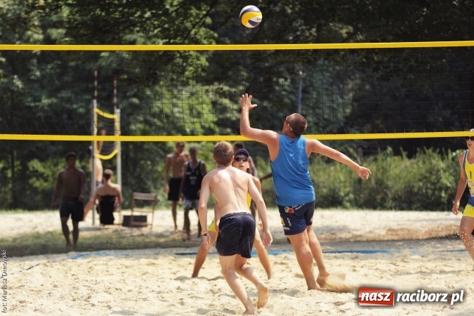 Zdjęcie w galerii na portalu naszraciborz.pl: Rozegrali Mistrzostwa Raciborza w siatkówce plażowej chłopców  wiadomości z regionu