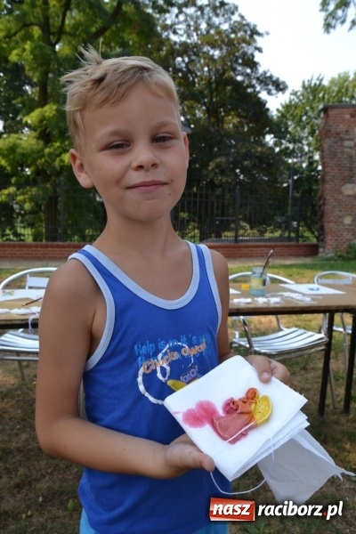 Zdjęcie w galerii na portalu naszraciborz.pl: Zajęcia z ceramiki - malowanie i wyrabianie aniołków, czyli Letnia Akcja Zamkowe Zuchy 2015 na Zamku Piastowskim  wiadomości z regionu