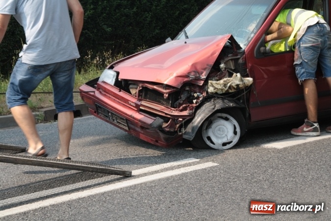 Zdjęcie w galerii na portalu naszraciborz.pl: Kierowca tico miał sporo szczęścia wiadomości z regionu