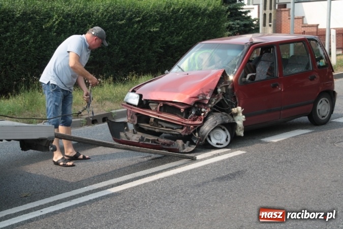 Zdjęcie w galerii na portalu naszraciborz.pl: Kierowca tico miał sporo szczęścia wiadomości z regionu