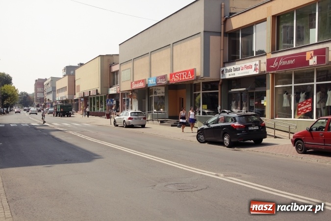 Zdjęcie w galerii na portalu naszraciborz.pl: Nie do wiary! Wyprzedaż i ostatnie pary wiadomości z regionu