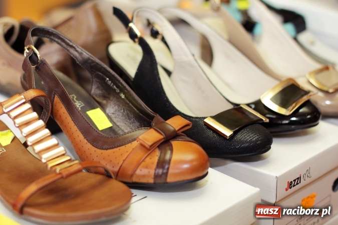 Zdjęcie w galerii na portalu naszraciborz.pl: Nie do wiary! Wyprzedaż i ostatnie pary wiadomości z regionu