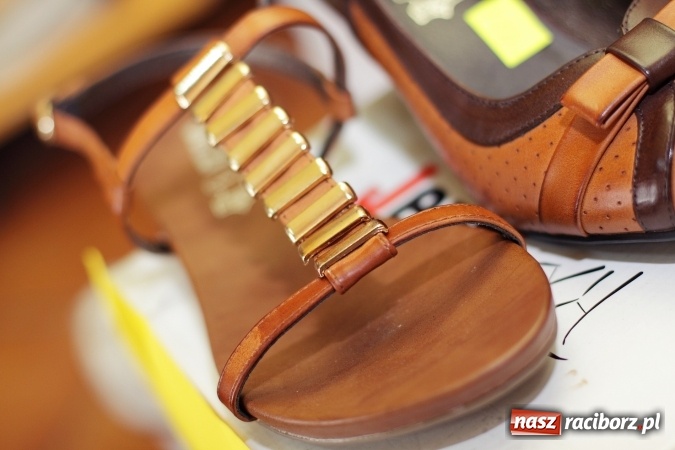 Zdjęcie w galerii na portalu naszraciborz.pl: Nie do wiary! Wyprzedaż i ostatnie pary wiadomości z regionu