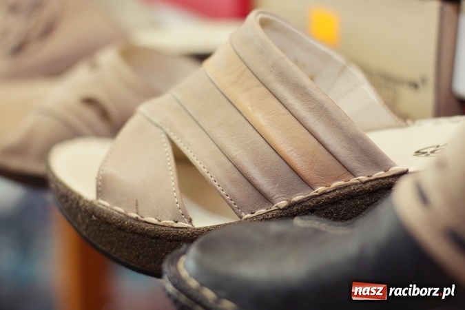 Zdjęcie w galerii na portalu naszraciborz.pl: Nie do wiary! Wyprzedaż i ostatnie pary wiadomości z regionu