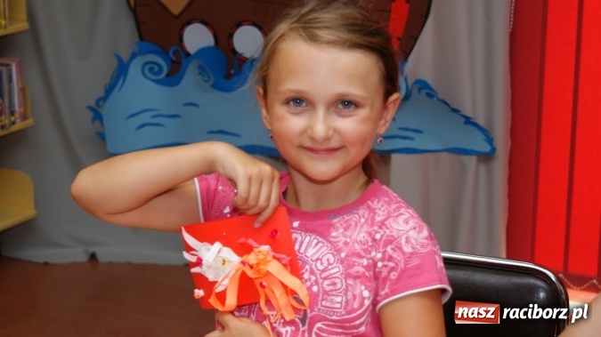 Zdjęcie w galerii na portalu naszraciborz.pl: W bibliotece czas na róże. Z krepiny wiadomości z regionu