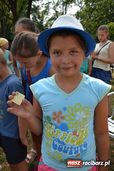 Zdjęcie w galerii na portalu naszraciborz.pl: Spotkanie z płatnerzem, czyli Letnia Akcja Zamkowe Zuchy 2015 na zamku  wiadomości z regionu