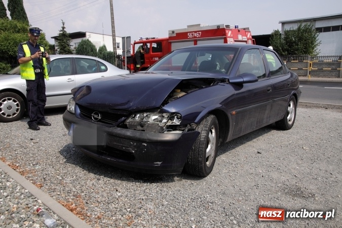 Zdjęcie w galerii na portalu naszraciborz.pl: Zderzenia pojazdów na Głubczyckiej i na Drodze Krajowej nr 45 w Bieńkowicach wiadomości z regionu