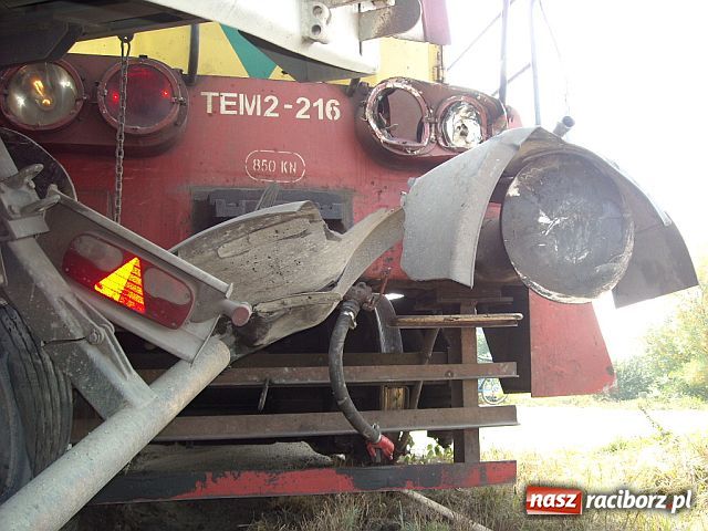 Zdjęcie w galerii na portalu naszraciborz.pl: TIR wjechał pod pociąg wiadomości z regionu