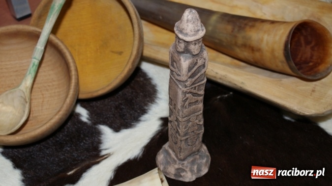 Zdjęcie w galerii na portalu naszraciborz.pl: Średniowieczni rycerze i ich damy wiadomości z regionu