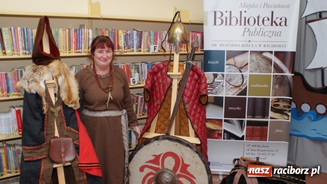 Zdjęcie w galerii na portalu naszraciborz.pl: Średniowieczni rycerze i ich damy wiadomości z regionu