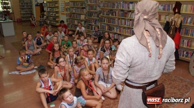 Zdjęcie w galerii na portalu naszraciborz.pl: Średniowieczni rycerze i ich damy wiadomości z regionu