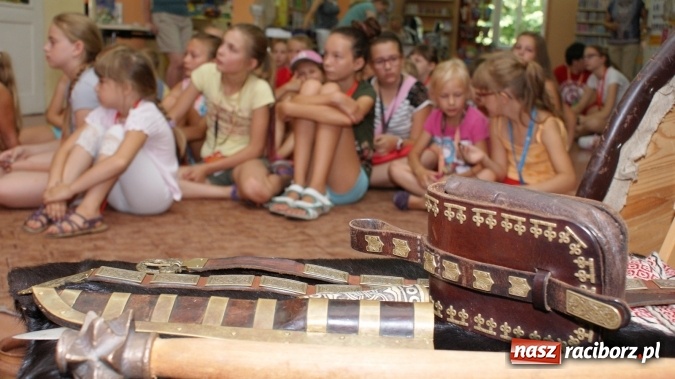 Zdjęcie w galerii na portalu naszraciborz.pl: Średniowieczni rycerze i ich damy wiadomości z regionu