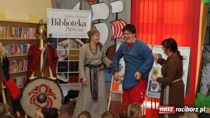 Zdjęcie w galerii na portalu naszraciborz.pl: Średniowieczni rycerze i ich damy wiadomości z regionu