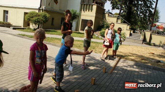 Zdjęcie w galerii na portalu naszraciborz.pl: Średniowieczni rycerze i ich damy wiadomości z regionu