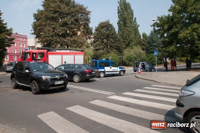 Zdjęcie w galerii na portalu naszraciborz.pl: Pożar samochodu na Drzymały. Nikomu nic się nie stało, centrum zakorkowało wiadomości z regionu