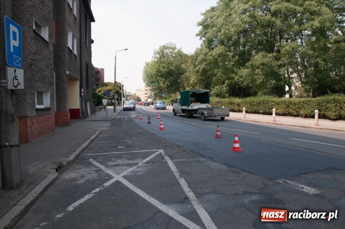Zdjęcie w galerii na portalu naszraciborz.pl: Pożar samochodu na Drzymały. Nikomu nic się nie stało, centrum zakorkowało wiadomości z regionu