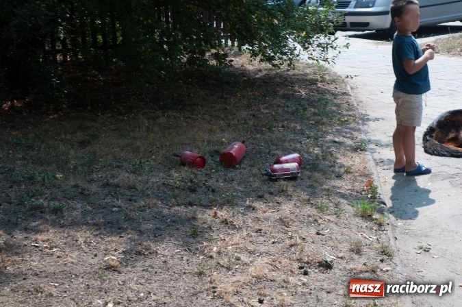 Zdjęcie w galerii na portalu naszraciborz.pl: Pożar samochodu na Drzymały. Nikomu nic się nie stało, centrum zakorkowało wiadomości z regionu