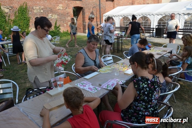 Zdjęcie w galerii na portalu naszraciborz.pl: Zajęcia z decoupage zakończyły Letnią Akcję Zamkowe Zuchy 2015 wiadomości z regionu