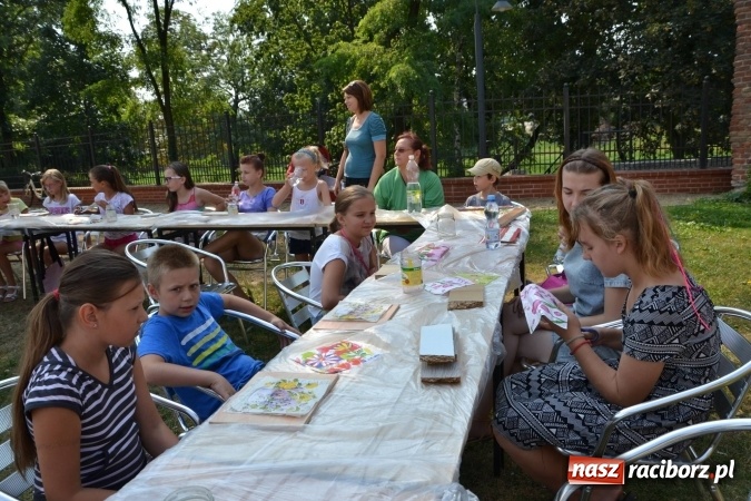 Zdjęcie w galerii na portalu naszraciborz.pl: Zajęcia z decoupage zakończyły Letnią Akcję Zamkowe Zuchy 2015 wiadomości z regionu