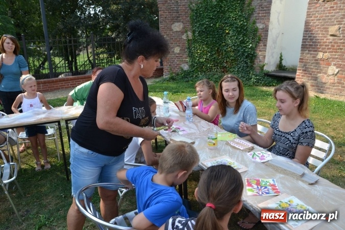 Zdjęcie w galerii na portalu naszraciborz.pl: Zajęcia z decoupage zakończyły Letnią Akcję Zamkowe Zuchy 2015 wiadomości z regionu