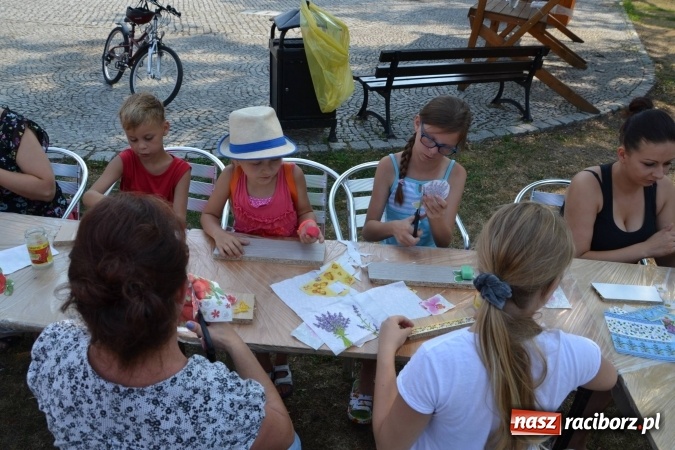 Zdjęcie w galerii na portalu naszraciborz.pl: Zajęcia z decoupage zakończyły Letnią Akcję Zamkowe Zuchy 2015 wiadomości z regionu